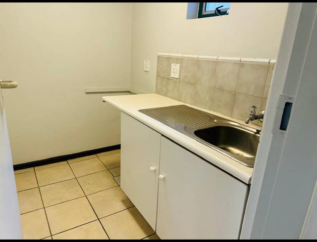 1,800M² BUILDING FOR SALE IN HATFIELD